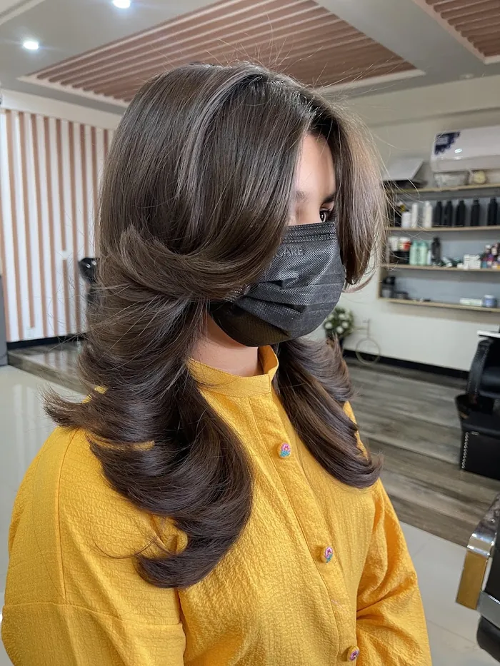 Layered cut with bouncy blow-dry